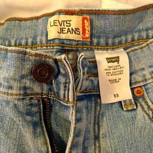 Size 8 boot cut Levi’s denim